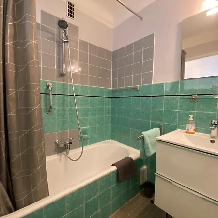 Апартаменты C048 Spacieux Proche Plages Et Palais *